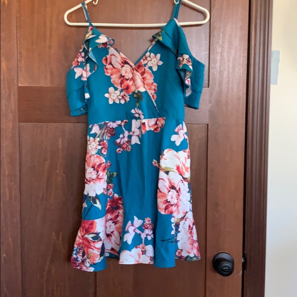 Cute floral summer dress!